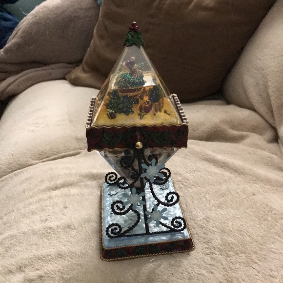 Kirkland signature Rotating Pyramid Waterglobe Christmas Decor 💕 - Picture 8 of 8